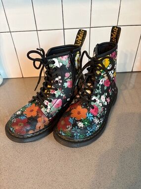 Dr. Marten’s floral kids boots - size 1